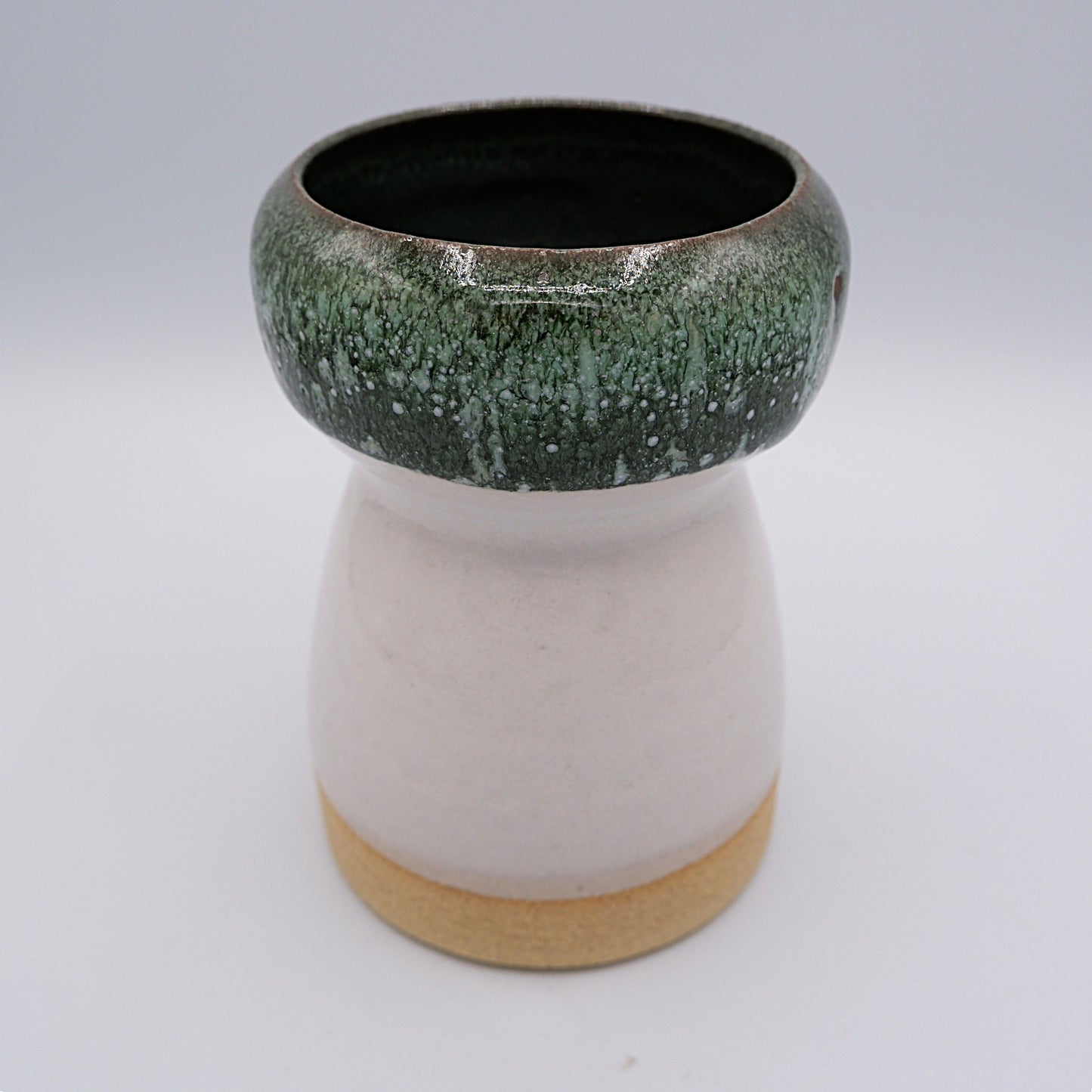 Jarrón moteado verde y blanco